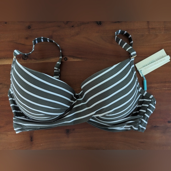 Sea Level Chamarel Cross Front Moulded Underwire D-DD Cup Bikini Top - Picture 6 of 10